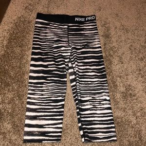 Nike Pro Dri-fit workout capri pants